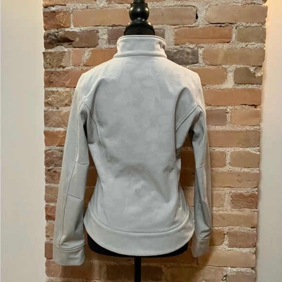 Patagonia Women's Demitasse Jacket - NWOT - Small - Platinum/Floral (embossed) - Picture 3 of 9